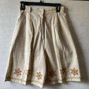 Beige Embroidered Women's Shorts. Linen blend. Size M